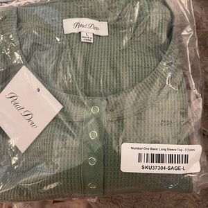 Petal dew. Size large. Sage color NWT